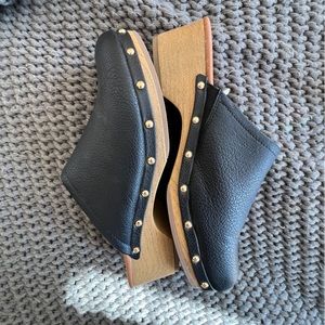 Universal Thread Clogs